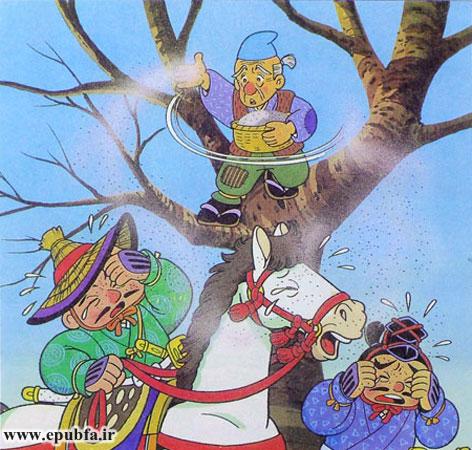 چند مشت از خاکسترها را روی سروکله حاکم و آدمهایش که سرهایشان را بالا نگه داشته بودند ریخت